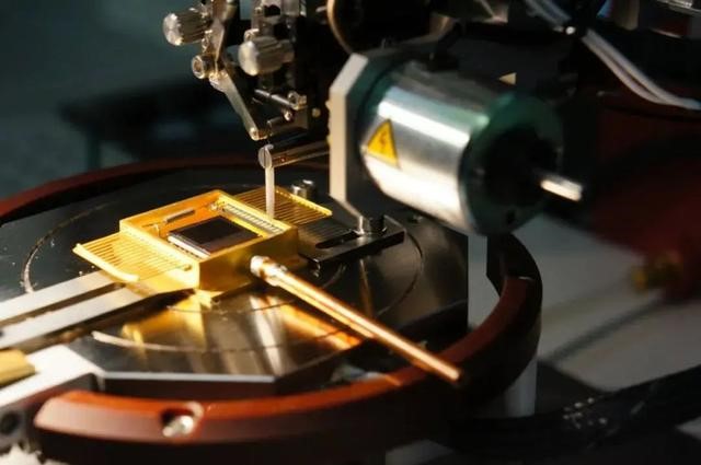 红外探测器为何需要制冷机？——揭秘低温背后的科学奥秘